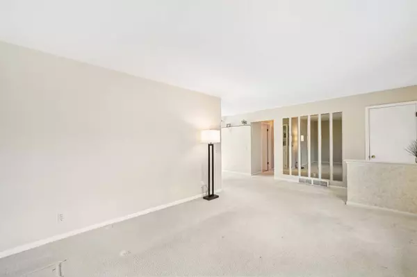 5741 KRONCKE Drive, Madison, WI 53711-3542