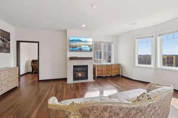 11 Glen Brook Way #206, Fitchburg, WI 53711