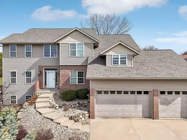 906 James Court, Waunakee, WI 53597