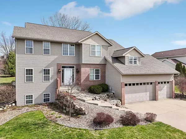 906 James Court, Waunakee, WI 53597
