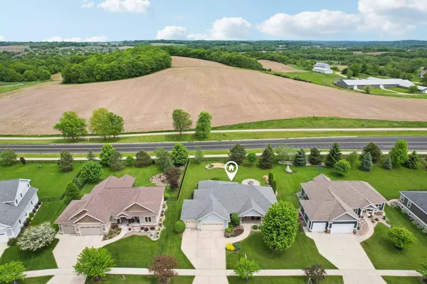 1957 Foggy Mountain Pass, Waunakee, WI 53597