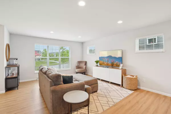 637 Hillcrest Drive, Waunakee, WI 53597