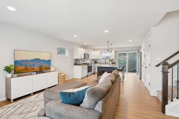 637 Hillcrest Drive, Waunakee, WI 53597