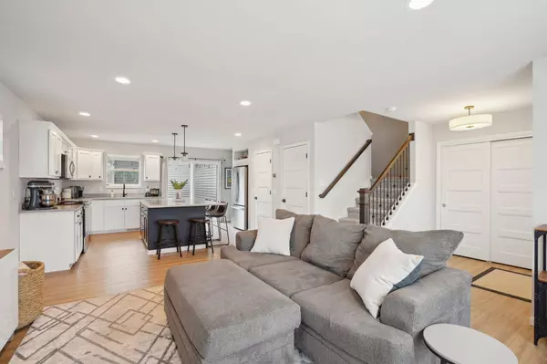 637 Hillcrest Drive, Waunakee, WI 53597