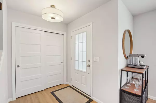 637 Hillcrest Drive, Waunakee, WI 53597