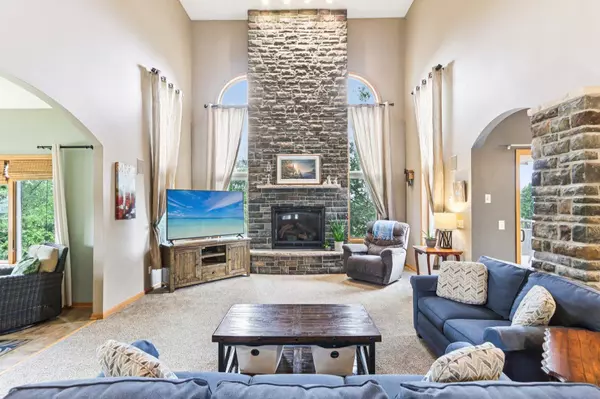 902 Lexington Way, Waunakee, WI 53597