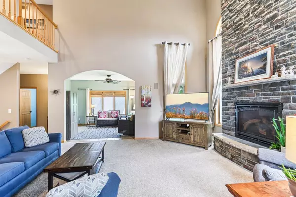 902 Lexington Way, Waunakee, WI 53597