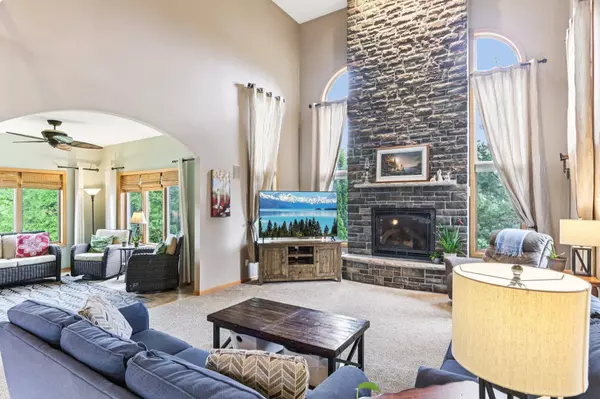 902 Lexington Way, Waunakee, WI 53597