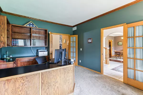 902 Lexington Way, Waunakee, WI 53597