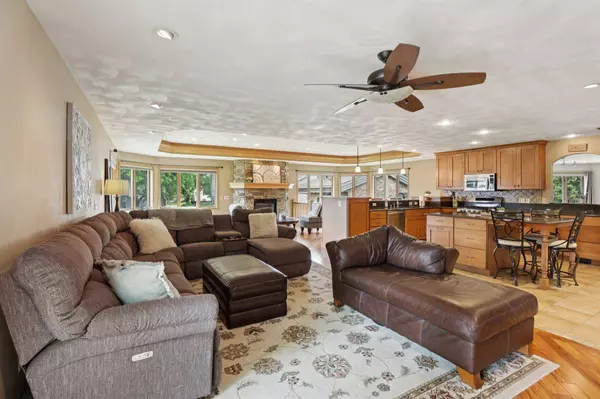 800 Lexington Drive, Waunakee, WI 53597