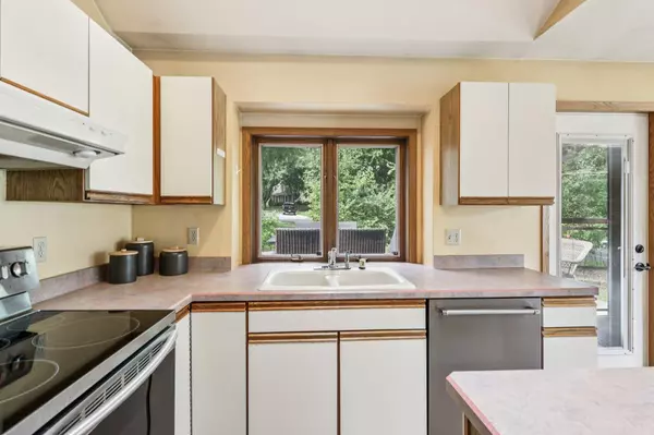 13 Apple Hill Circle, Madison, WI 53717