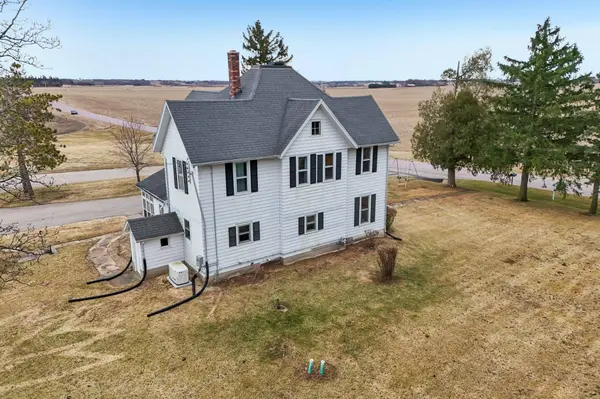 W7900 Meek Road, Arlington, WI 53911