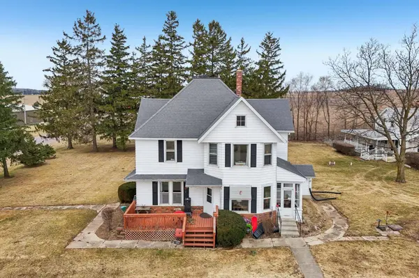 W7900 Meek Road, Arlington, WI 53911