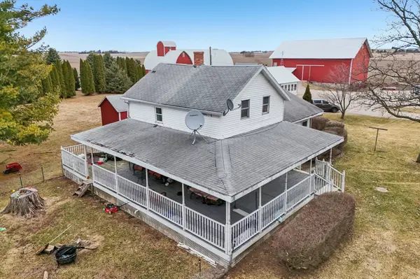 W7900 Meek Road, Arlington, WI 53911