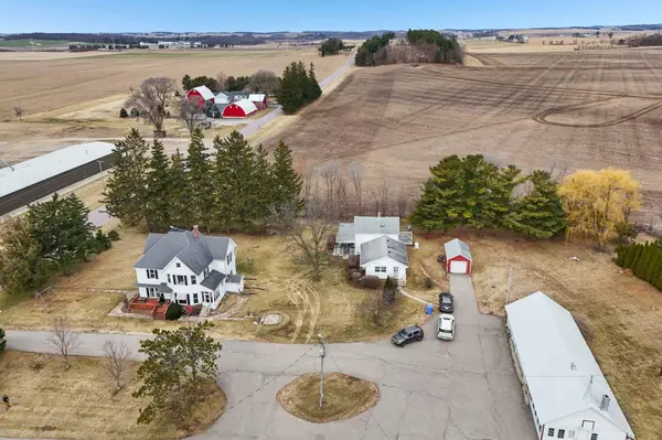 W7900 Meek Road, Arlington, WI 53911