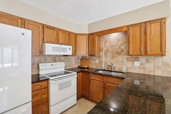 208 Creek Edge Court, Waunakee, WI 53597