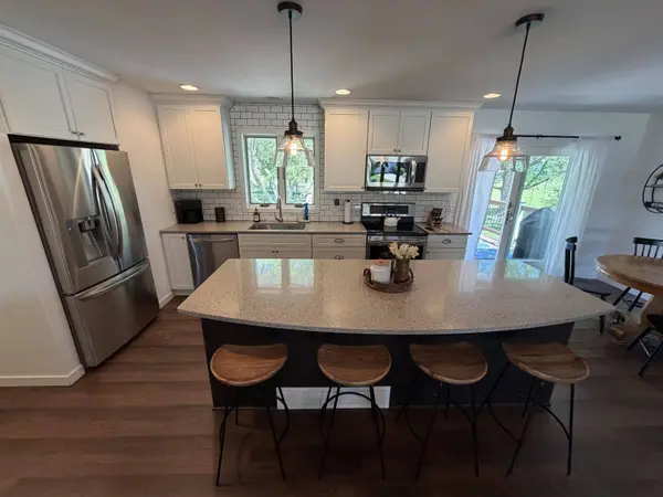 1102 S Holiday Drive, Waunakee, WI 53597