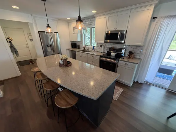 1102 S Holiday Drive, Waunakee, WI 53597