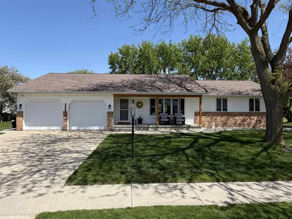 1102 S Holiday Drive, Waunakee, WI 53597