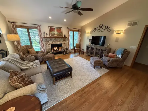810 Ganser Drive, Waunakee, WI 53597