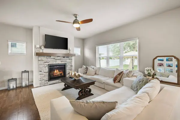 803 Liliana Terrace, Oregon, WI 53575