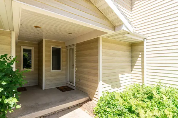 105 Meadow Oak Trail, Waunakee, WI 53597