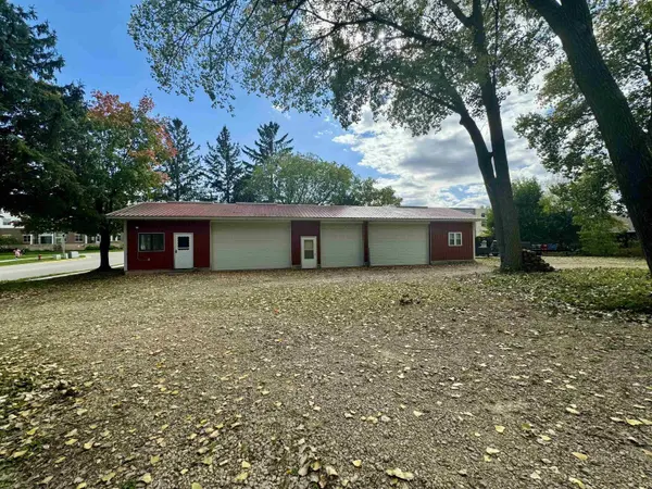 112 N Madison Street, Waunakee, WI 53597-1044