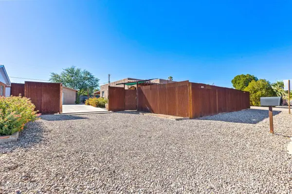 5520 E 1st Street, Tucson, AZ 85711