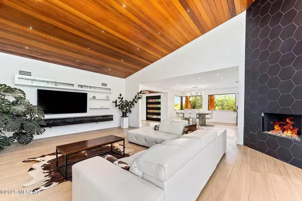 7046 N Mercer Spring Place, Tucson, AZ 85718