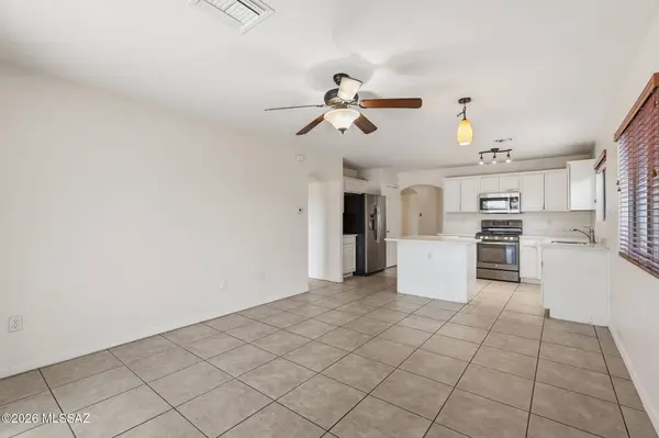 841 W Calle Barranca Seca, Green Valley, AZ 85614