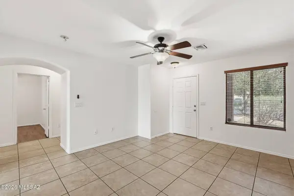841 W Calle Barranca Seca, Green Valley, AZ 85614