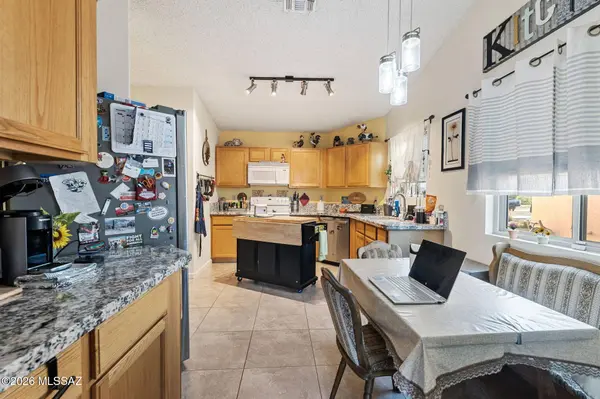 9001 E Desert Aire ST, Tucson, AZ 85730