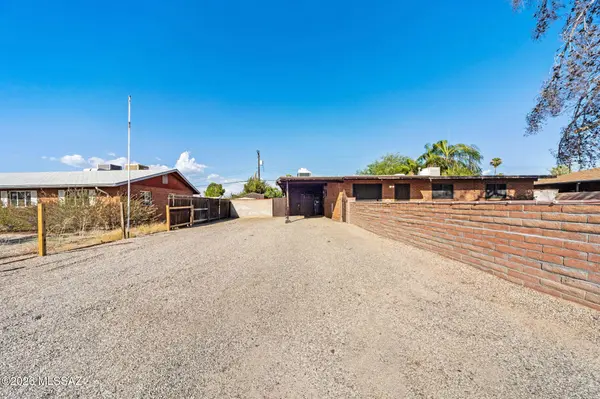 6573 E Calle Herculo, Tucson, AZ 85710