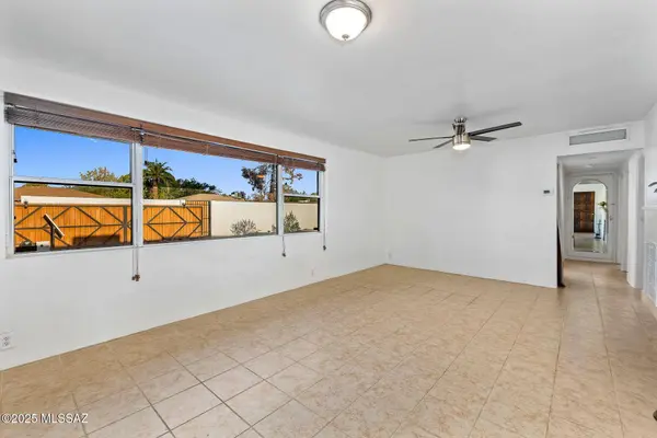 933 N Columbus Blvd, Tucson, AZ 85711