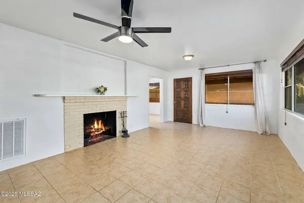933 N Columbus Blvd, Tucson, AZ 85711