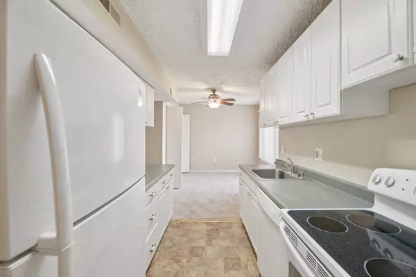 8011 Mandan Rd #301, Greenbelt, MD 20770-2864