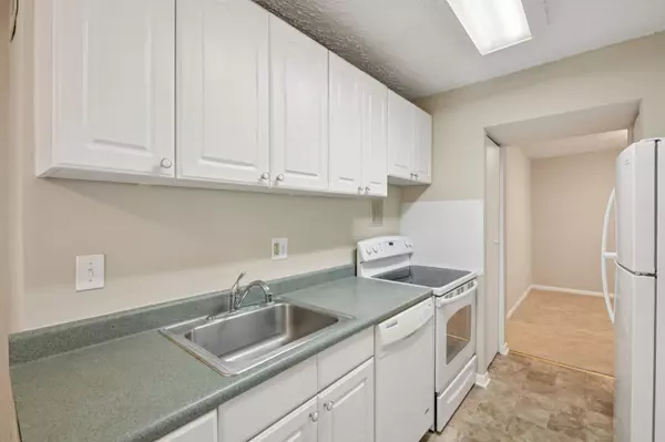 8011 Mandan Rd #301, Greenbelt, MD 20770-2864