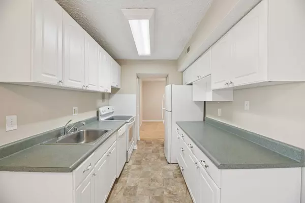 8011 Mandan Rd #301, Greenbelt, MD 20770-2864