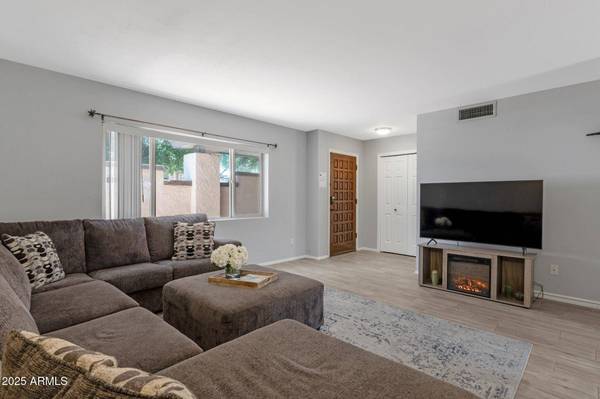 4918 N 74TH Street, Scottsdale, AZ 85251