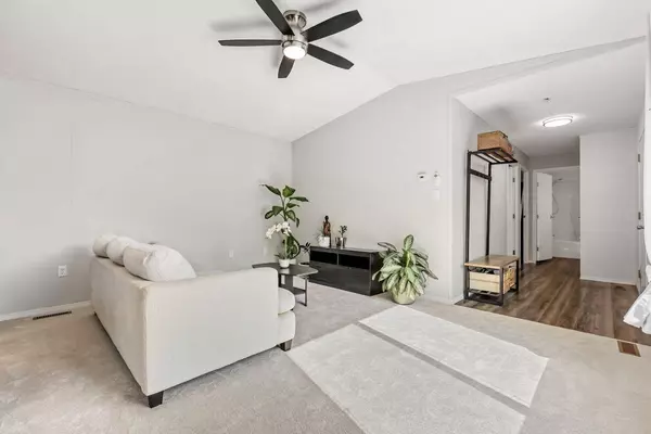 305 Stanley AVE, Okotoks, AB T1S 1M5