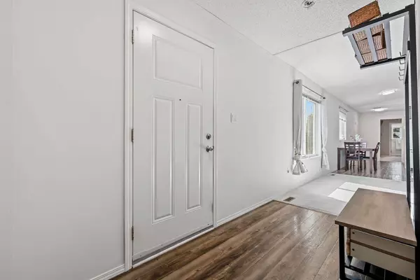 305 Stanley AVE, Okotoks, AB T1S 1M5