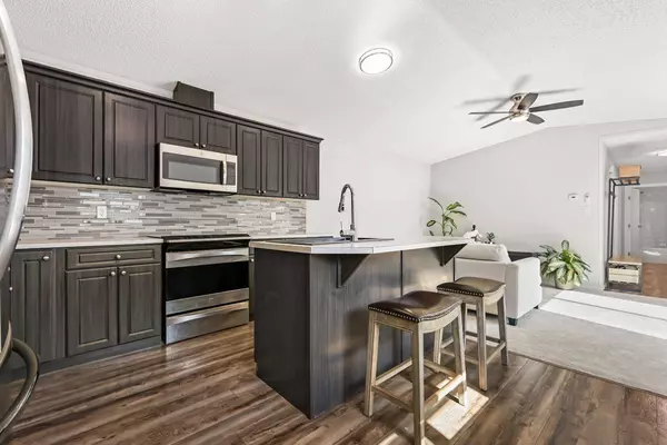 305 Stanley AVE, Okotoks, AB T1S 1M5