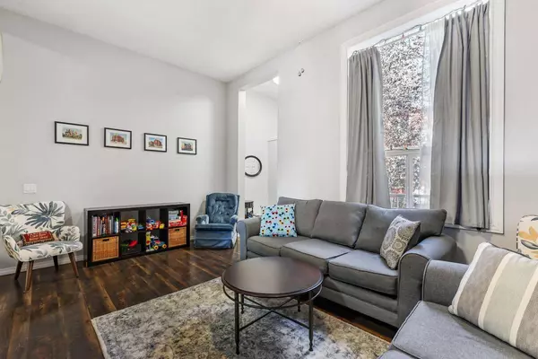 7 Westland RD #8, Okotoks, AB T1S 1Z1