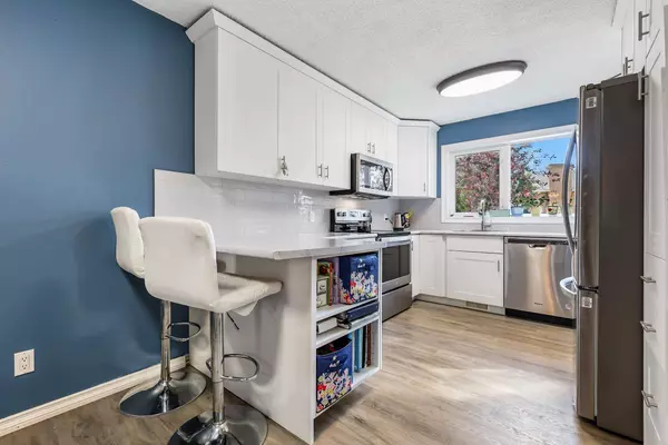 7 Westland RD #8, Okotoks, AB T1S 1Z1