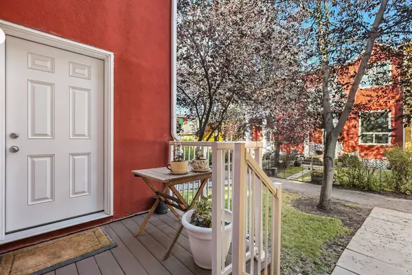 7 Westland RD #8, Okotoks, AB T1S 1Z1