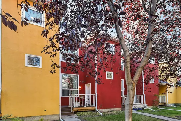 7 Westland RD #8, Okotoks, AB T1S 1Z1