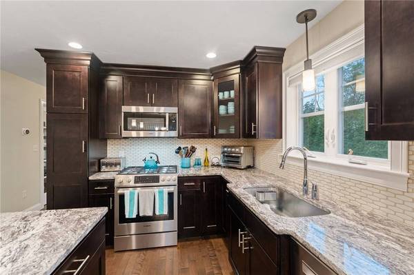 11 WINSLOW WAY, Swansea, MA 02777