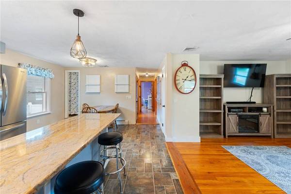 211 IROQUOIS ROAD RD, Cumberland, RI 02864