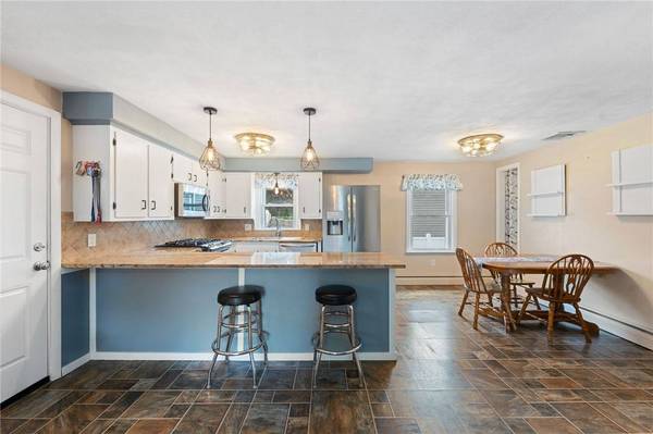 211 IROQUOIS ROAD RD, Cumberland, RI 02864