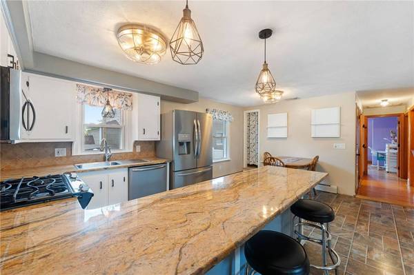 211 IROQUOIS ROAD RD, Cumberland, RI 02864